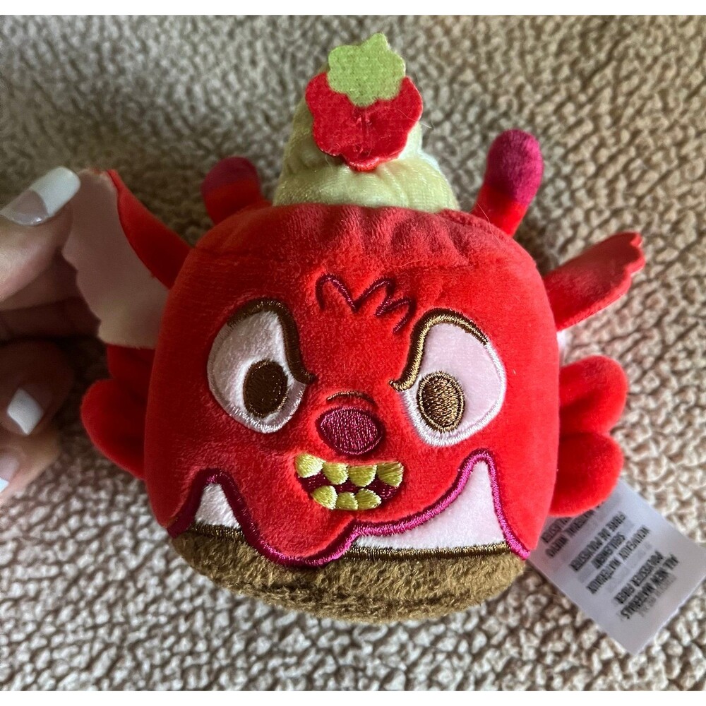 Disney Munchlings Mystery Plush Baked Treats series LEROY